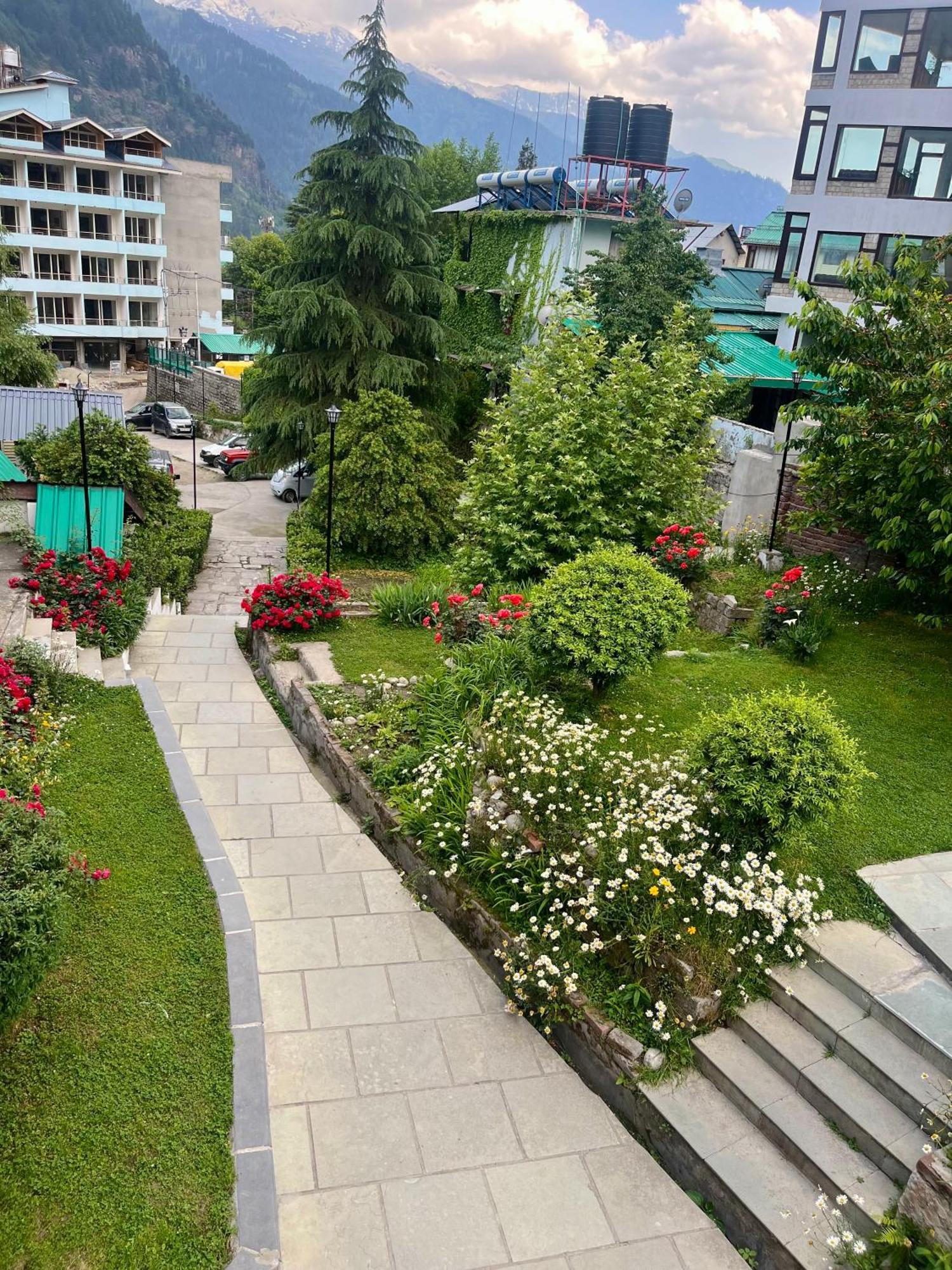 Tourist Hotel 10 Minutes Walking Distance From The Mall Manali  Luaran gambar