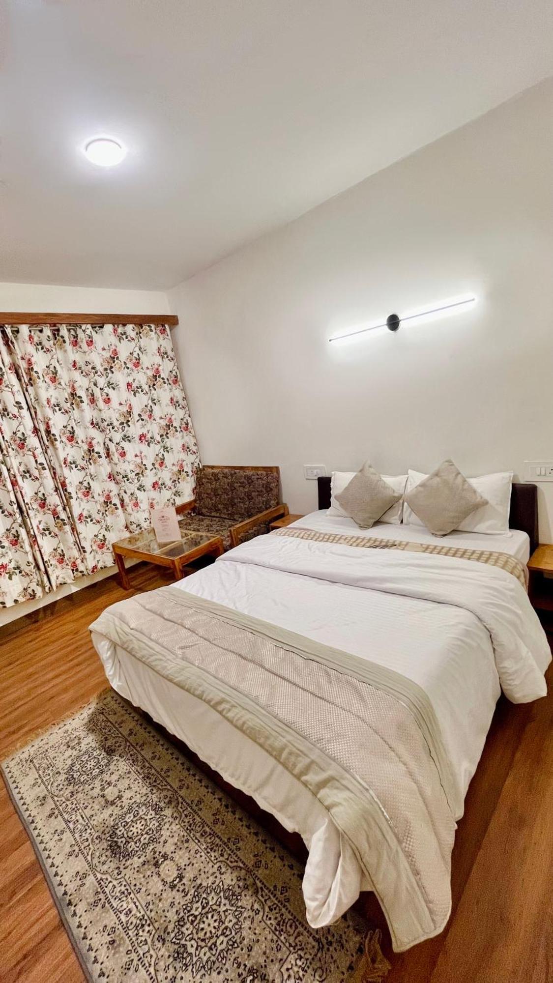 Tourist Hotel 10 Minutes Walking Distance From The Mall Manali  Luaran gambar