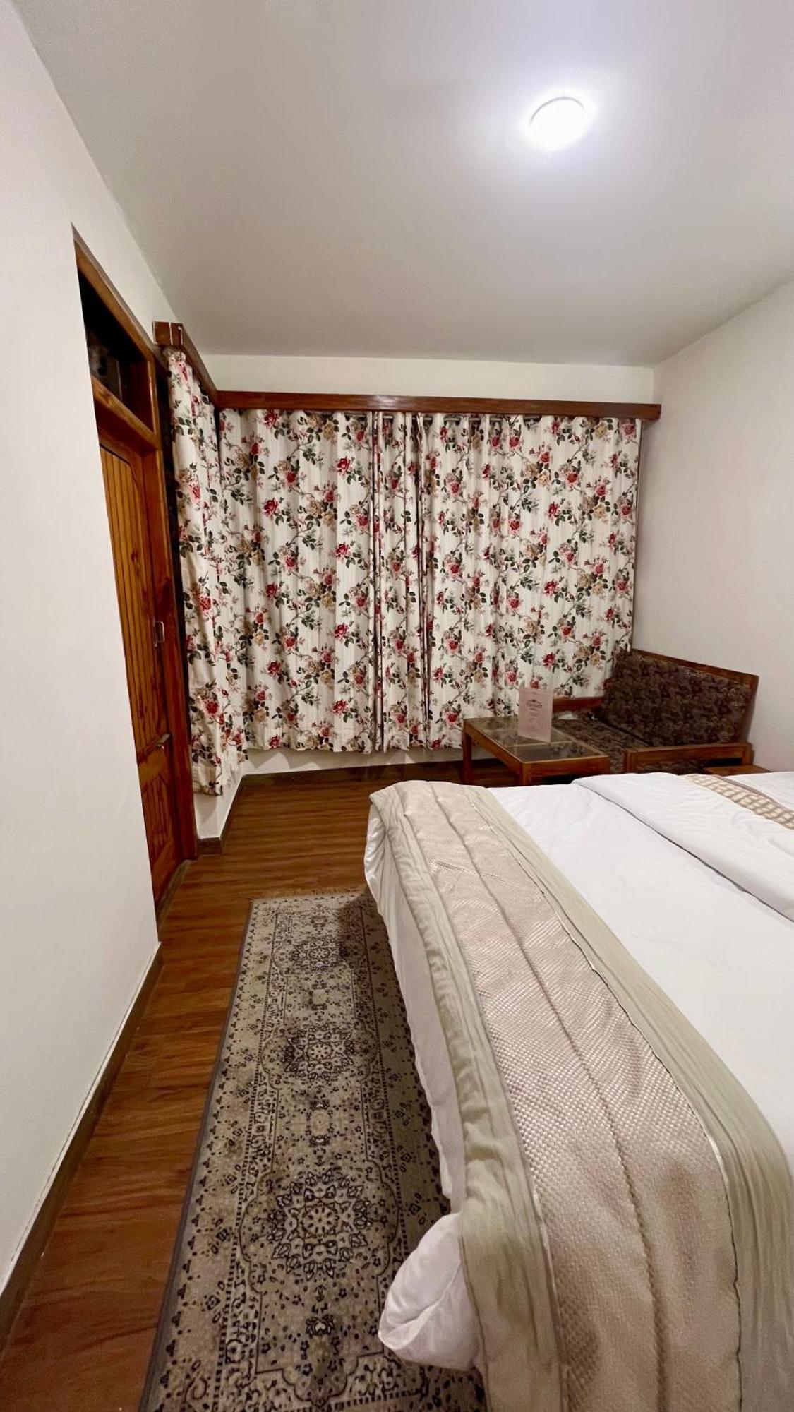 Tourist Hotel 10 Minutes Walking Distance From The Mall Manali  Luaran gambar